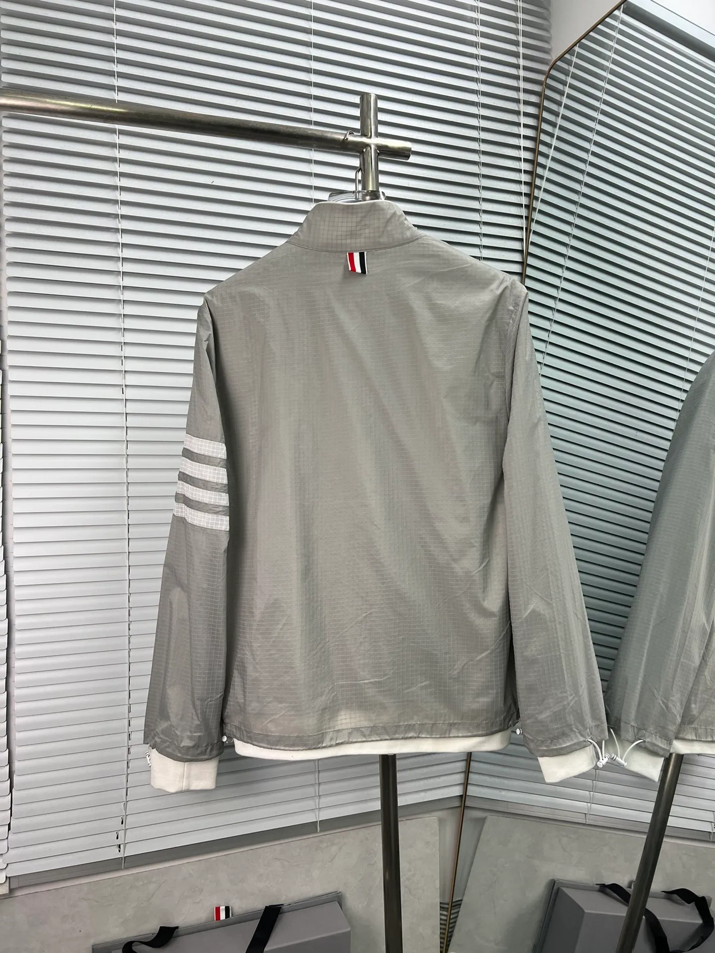 THOM BROWNE 2024 New Arrival ， ，Breathable ， ； ， Classic ：Gray Navy Blue White Sizes：1.2.3.4.5